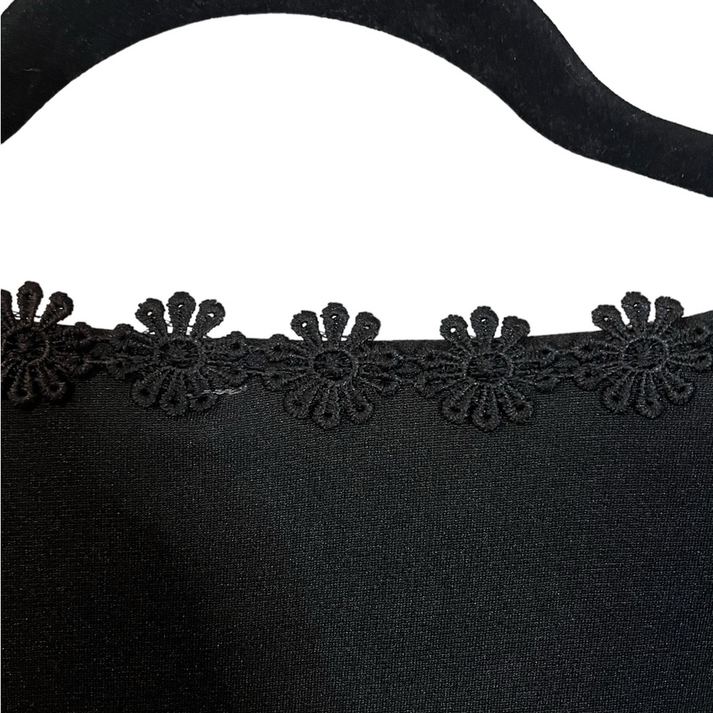 An embroidered black dress in size - Picture 6 of 6